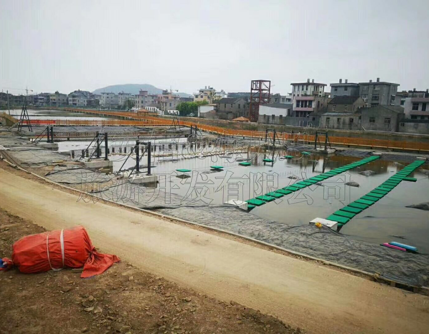 浙江省臺州市風(fēng)火輪，水上趣橋，網(wǎng)紅橋，網(wǎng)紅秋千，摩拜單車安裝完畢